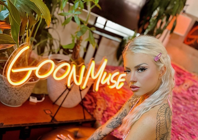 Nichole Saphir Oiled Up