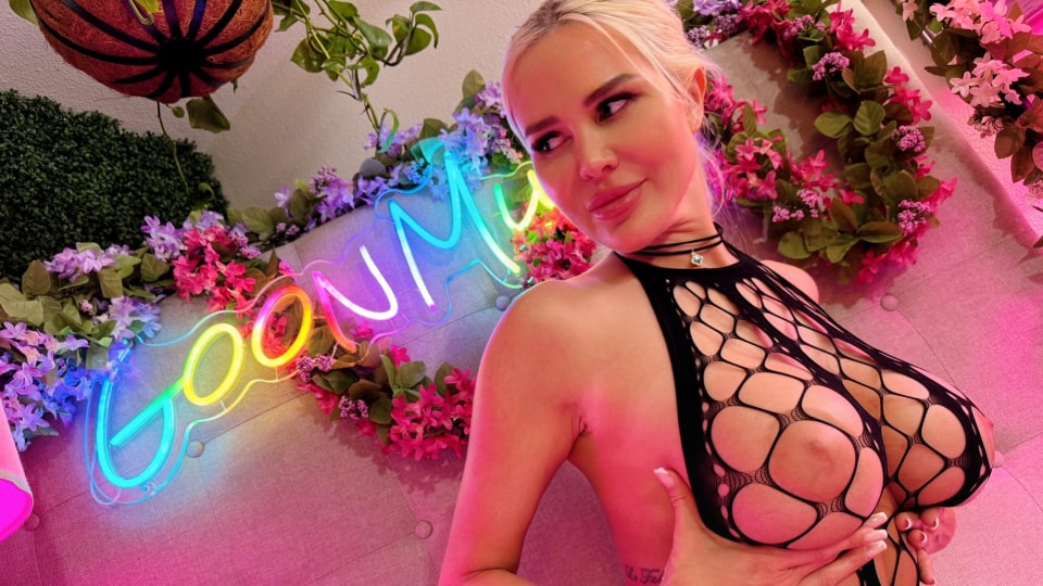 Elisa Bethann Goons For 5 Loads Of Cum!